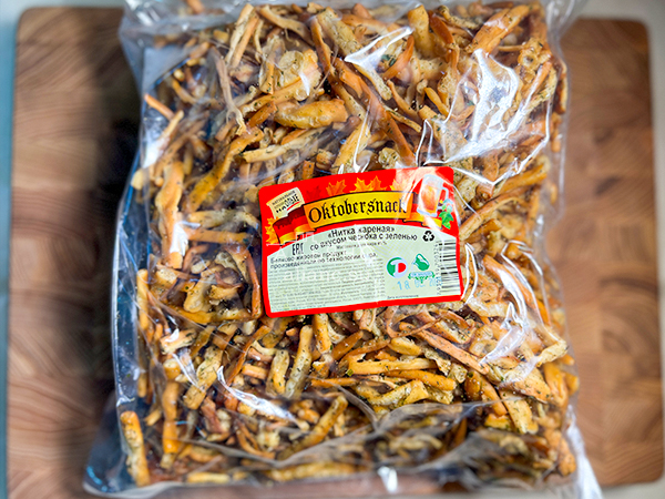 Нитка ЖАРЕНАЯ "Чеснок с зеленью" Oktobersnack 1 кг (сырный продукт) в Таганроге